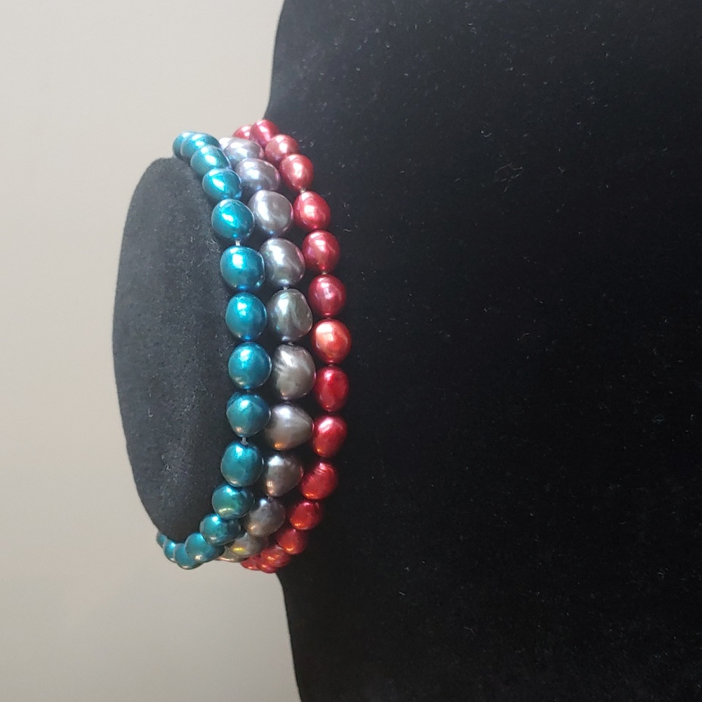 Set of 3 dyed genuine freshwater pearl bracelets